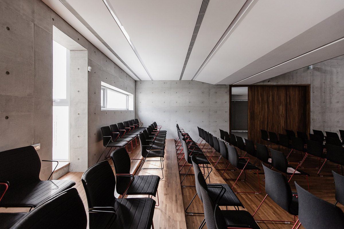 MAYU architects+ adds copper-coloured featherlike screen to main facade of Tung-Men Holiness Church