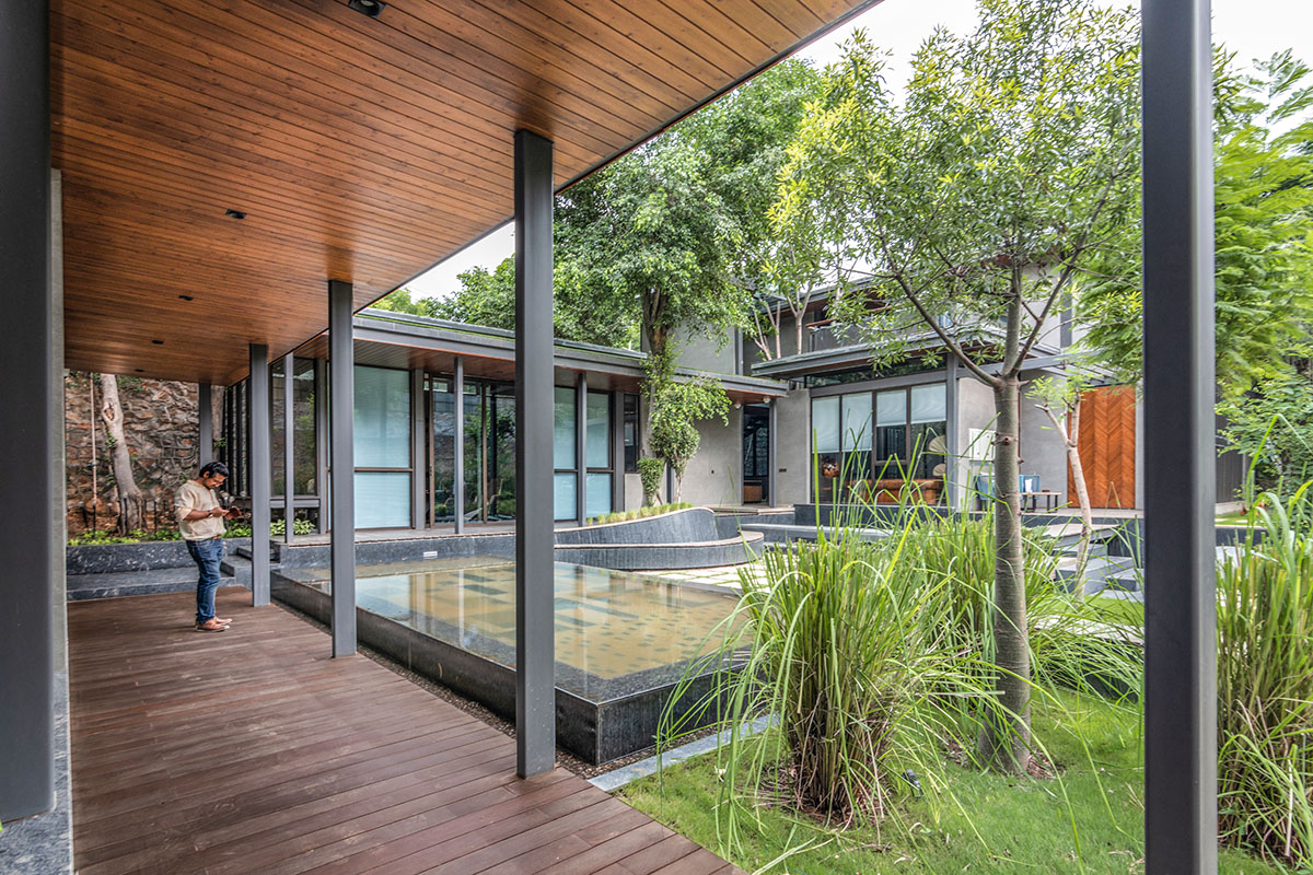 Flyyingseeds studio completes Treehouse Office in New Delhi