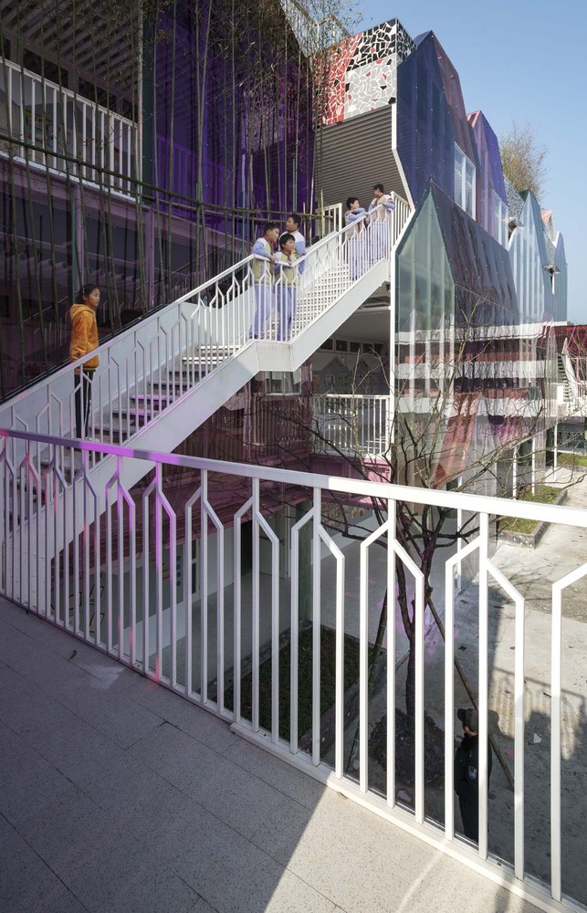 This colourful cottage-like primary school acts as a miniature mountain village in Hangzhou