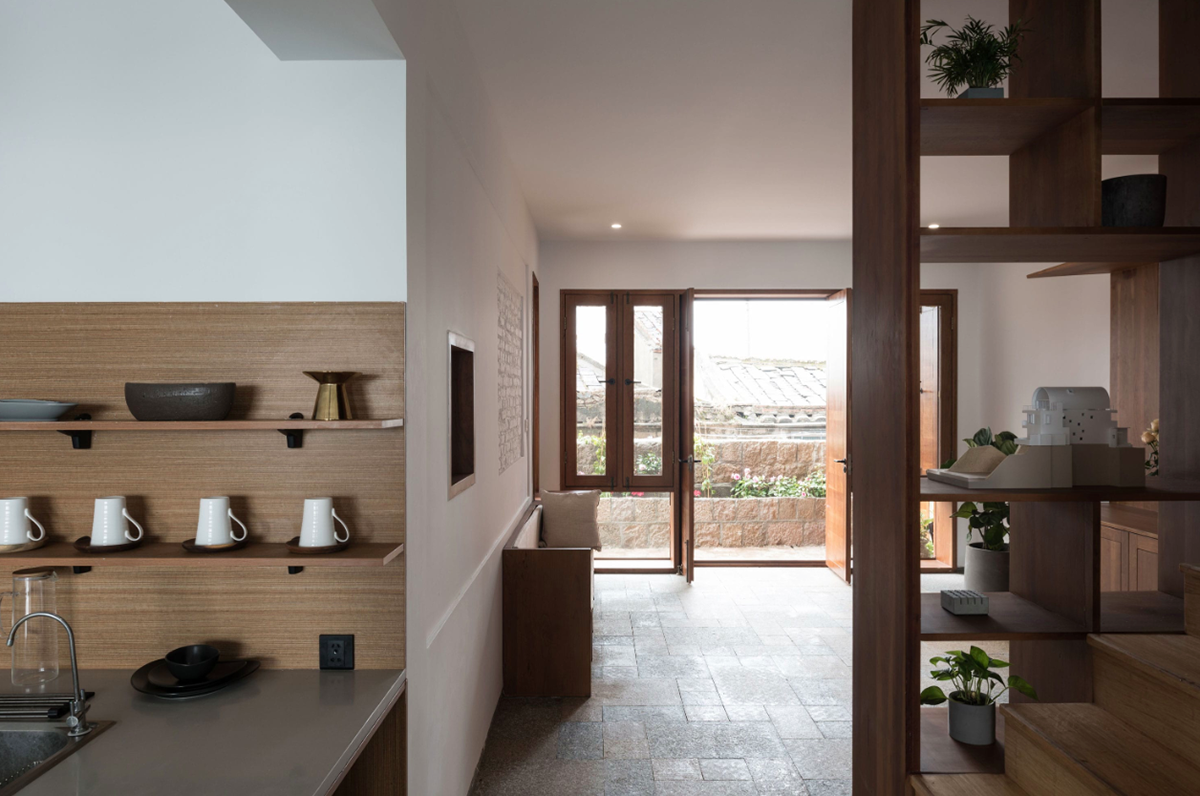 Vector Architects renovates Captain’s House with vaulted roof in China