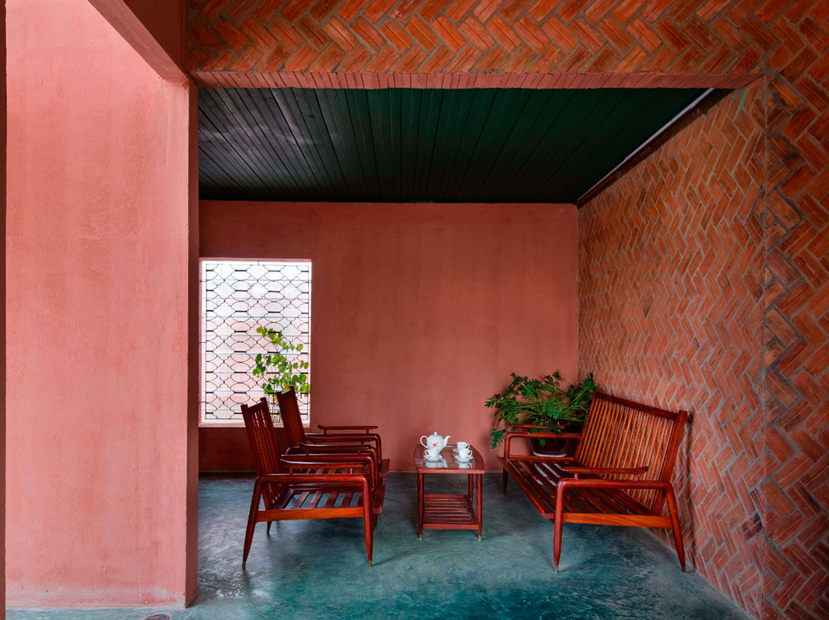 Atelier.tho.A renovated an unused house with translucent skin in Vietnam