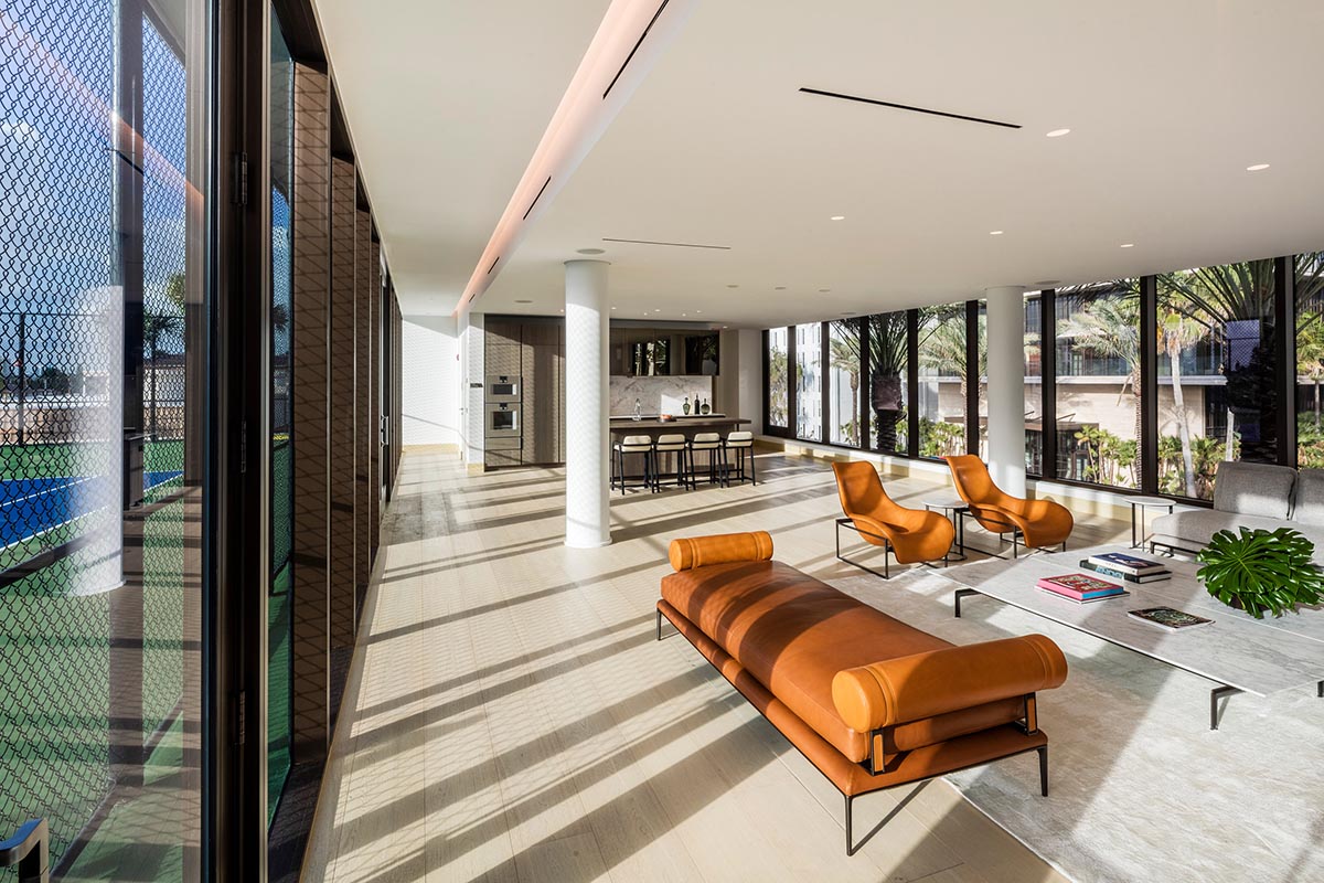 Antonio Citterio Patricia Viel built new condominium that features extruded horizontal terraces