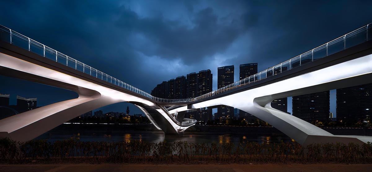 SCSJ completes intertwined and wavy pedestrian bridge in Chengdu, China