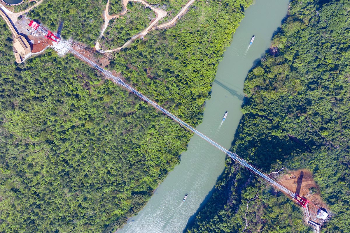 UAD completes world's longest suspension glass bridge in China