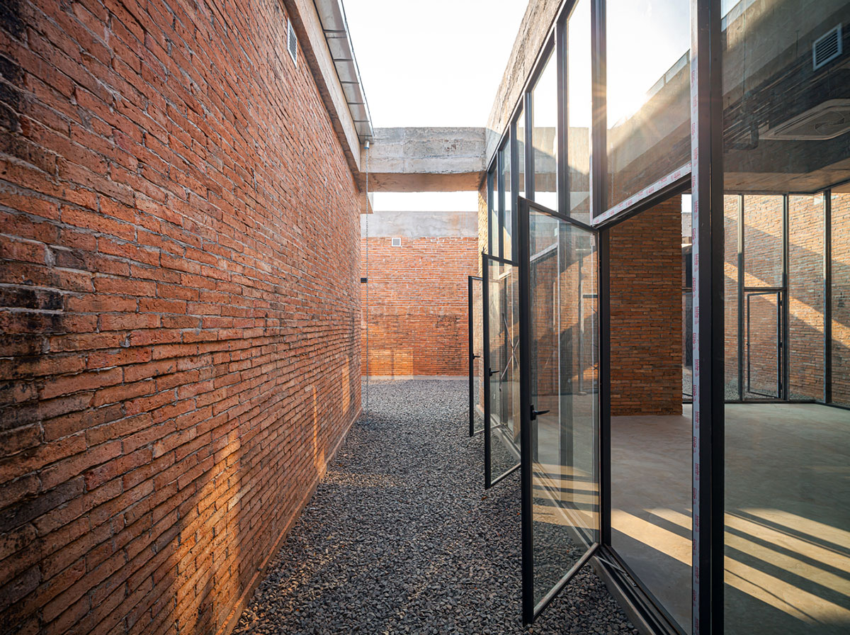 Bangkok Project Studio used over 480,0000 fired clay bricks to form elephant museum with curved walls