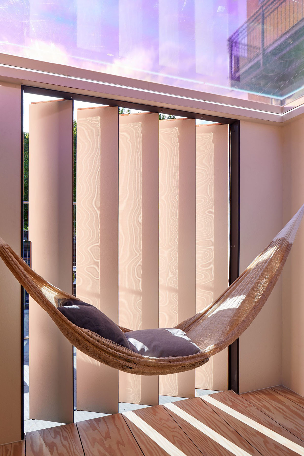 Sam Jacob attaches layered mini library to his micro-home for MINI