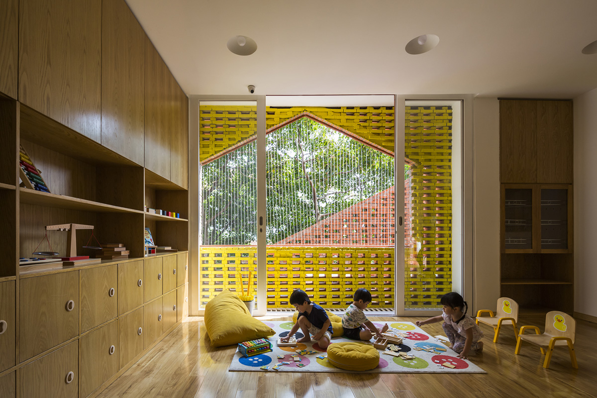 This intertwined kindergarden creates surprising spaces for kids and adults in Vietnam