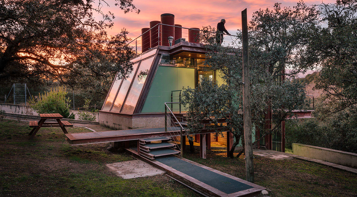 Penelas Architects completes fully-glassed facade pavilion in Spanish forest