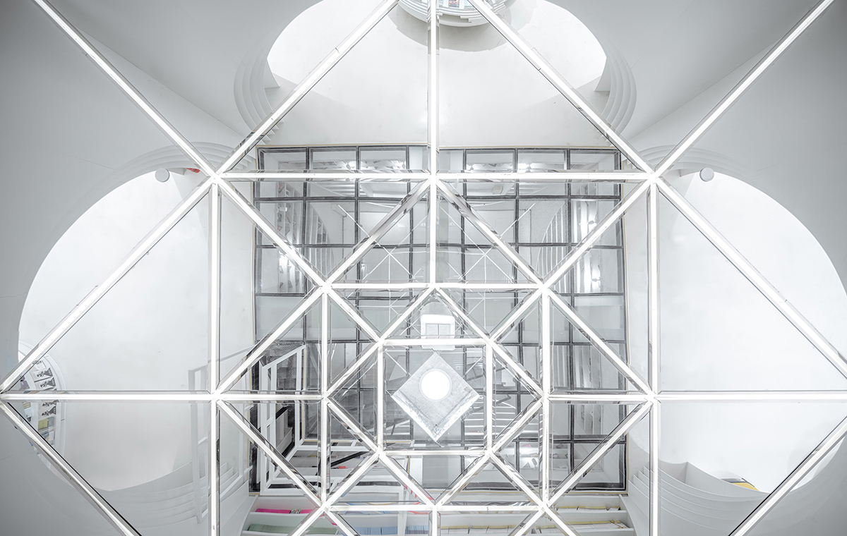 The First Zhongshu Bookstore in Xi'an, China by Wutopia Lab Performs a White Divine Comedy