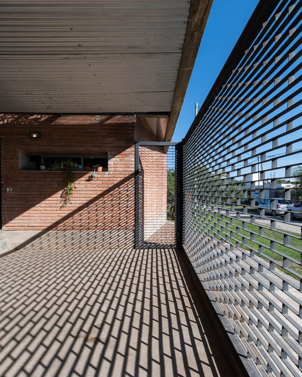 Barq's taller de arquitectura completes brick House - Workshop in Córdoba
