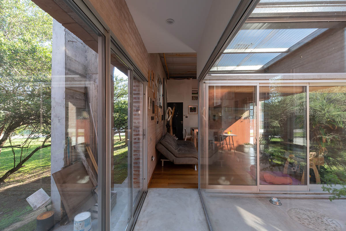 Barq's taller de arquitectura completes brick House - Workshop in Córdoba