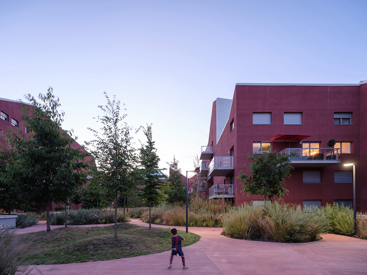 MVRDV completes Ilot Queyries residential complex in Bordeaux