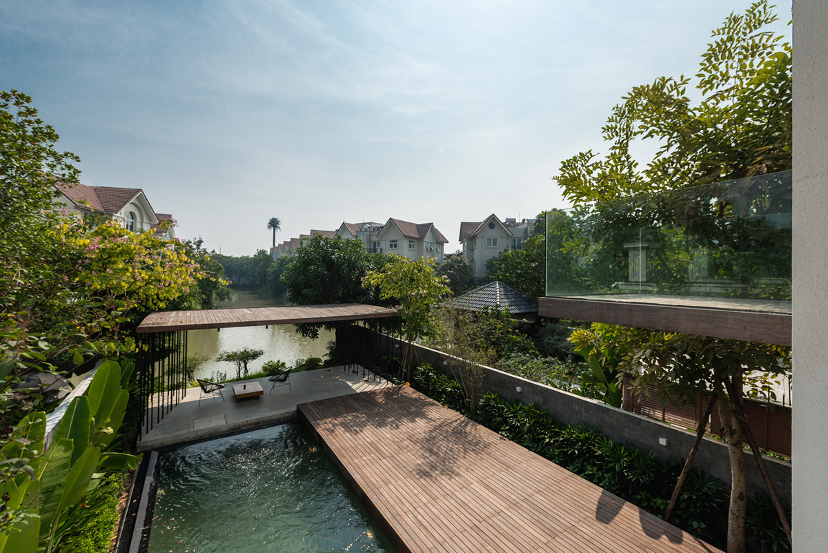 Nemo Studio's Vietnamese Villa AD8 brings tropical atmosphere inside with natural elements