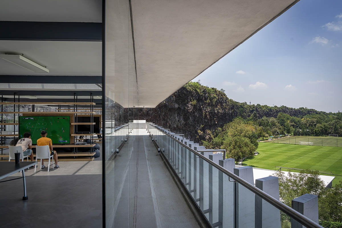 DF Arquitectos completes Pumas Clubhouse from volcanic stone in Mexico