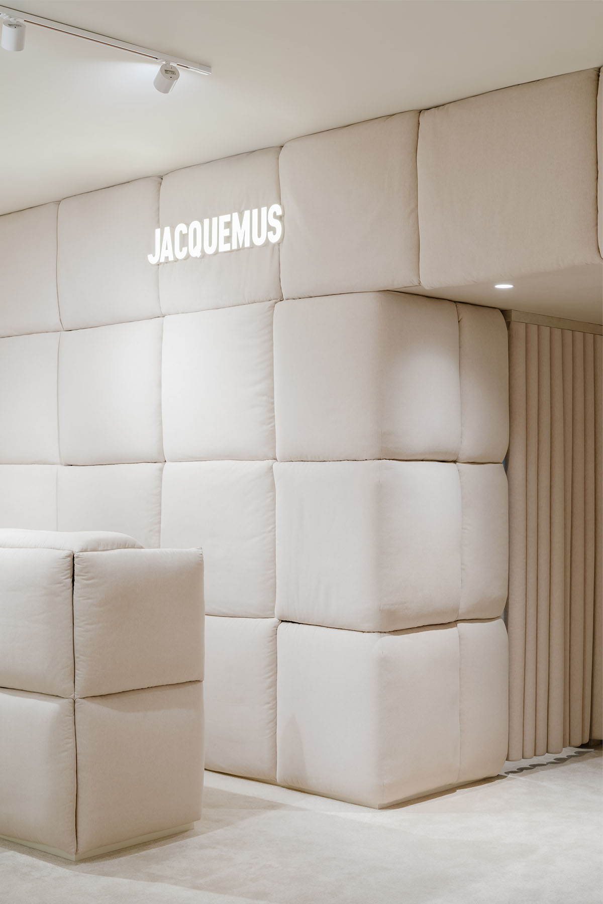 AMO clads Jacquemus' shop-in-shop boutique with white pillows that guide the space