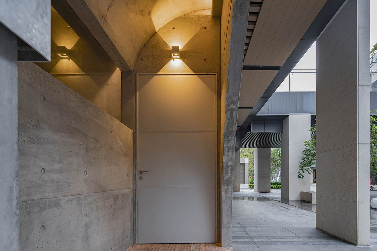 bigER club design built restaurant with valued brick walls in Shenzhen