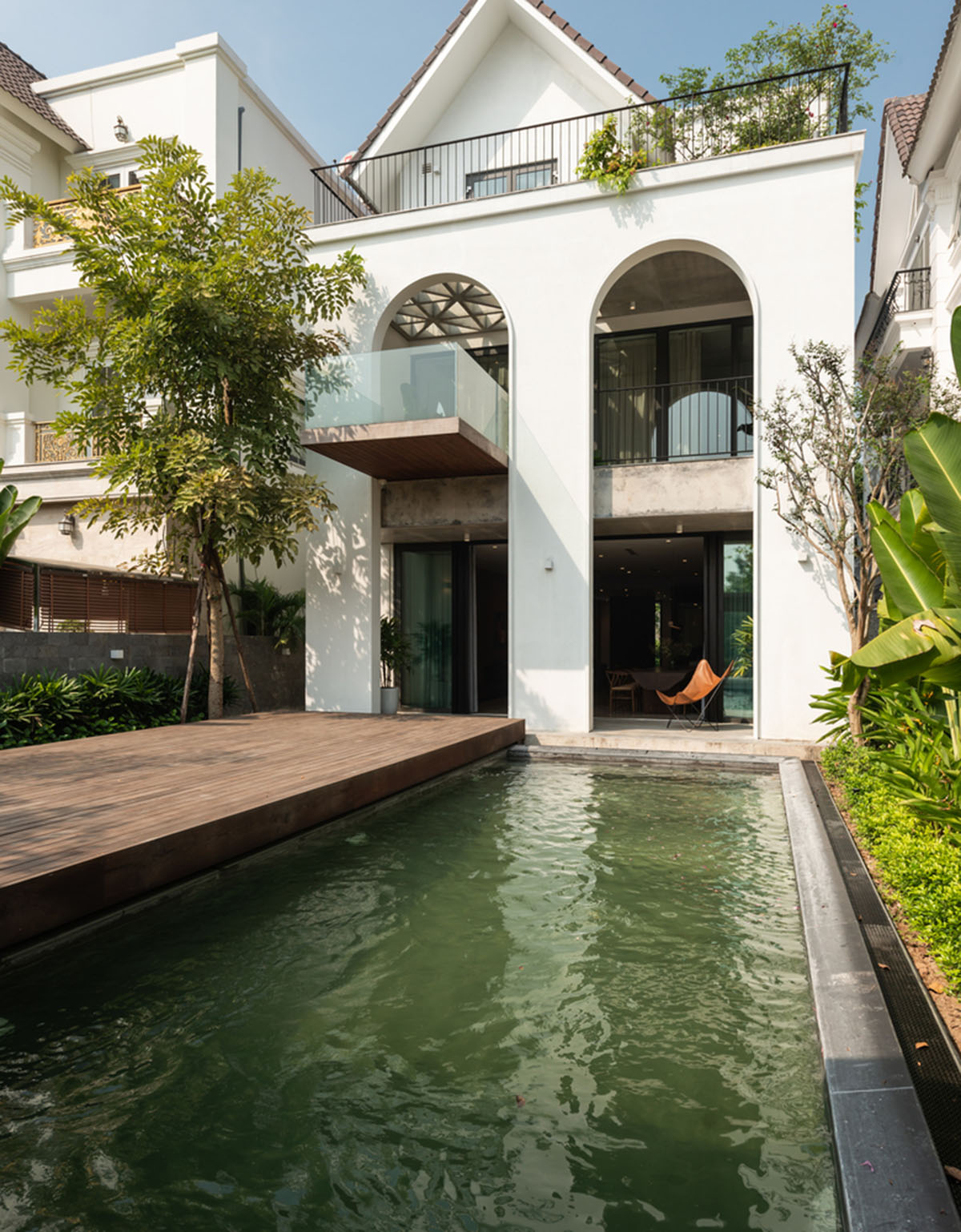 Nemo Studio's Vietnamese Villa AD8 brings tropical atmosphere inside with natural elements