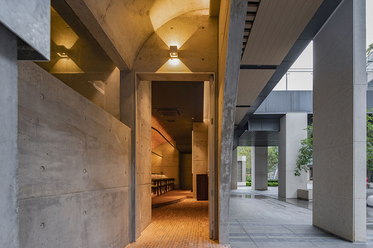 bigER club design built restaurant with valued brick walls in Shenzhen