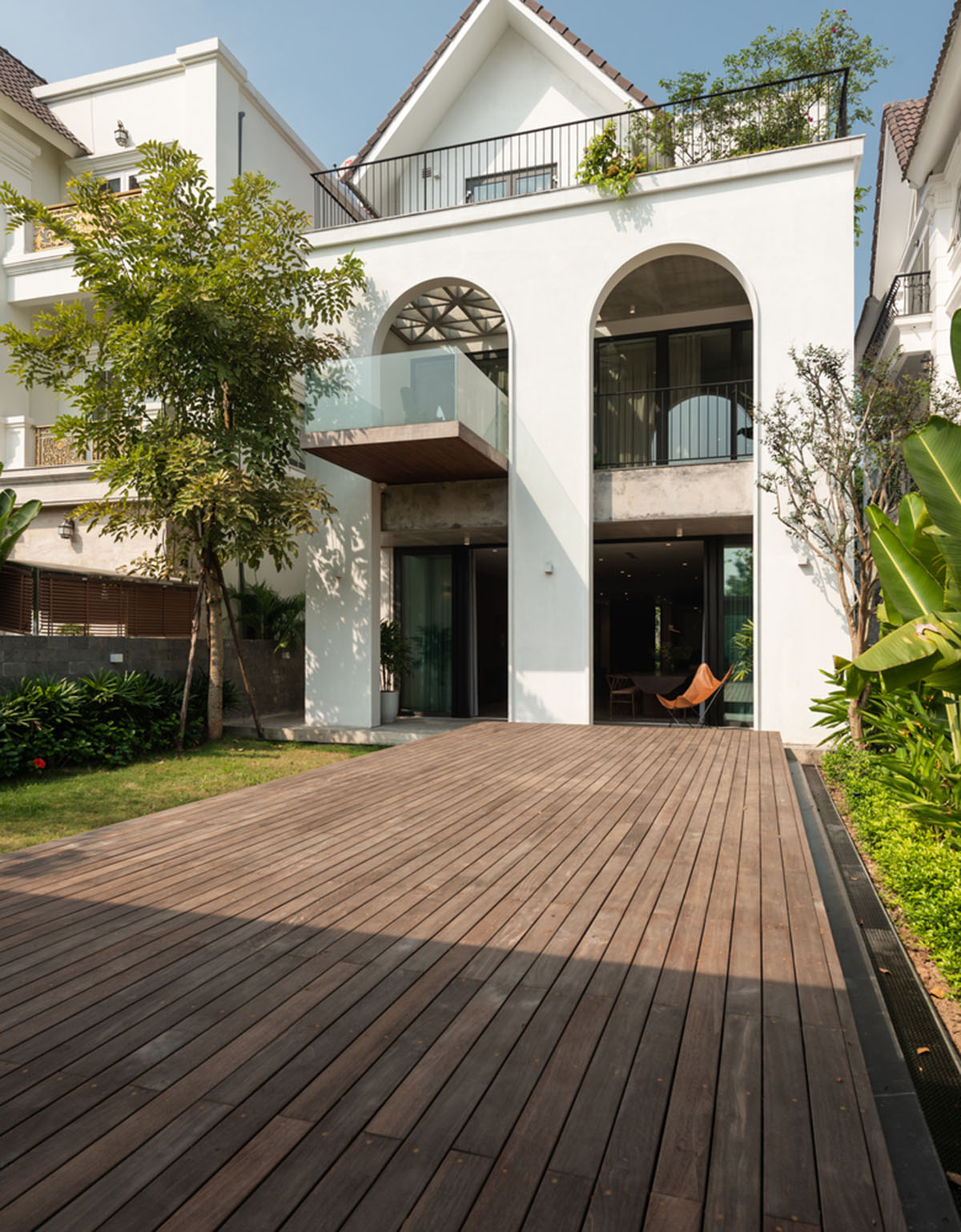 Nemo Studio's Vietnamese Villa AD8 brings tropical atmosphere inside with natural elements