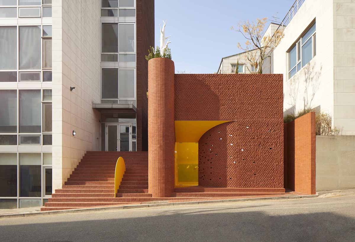 Roly-Poly Cotto restaurant fills in between historic buildings with its cave-like red brick facade