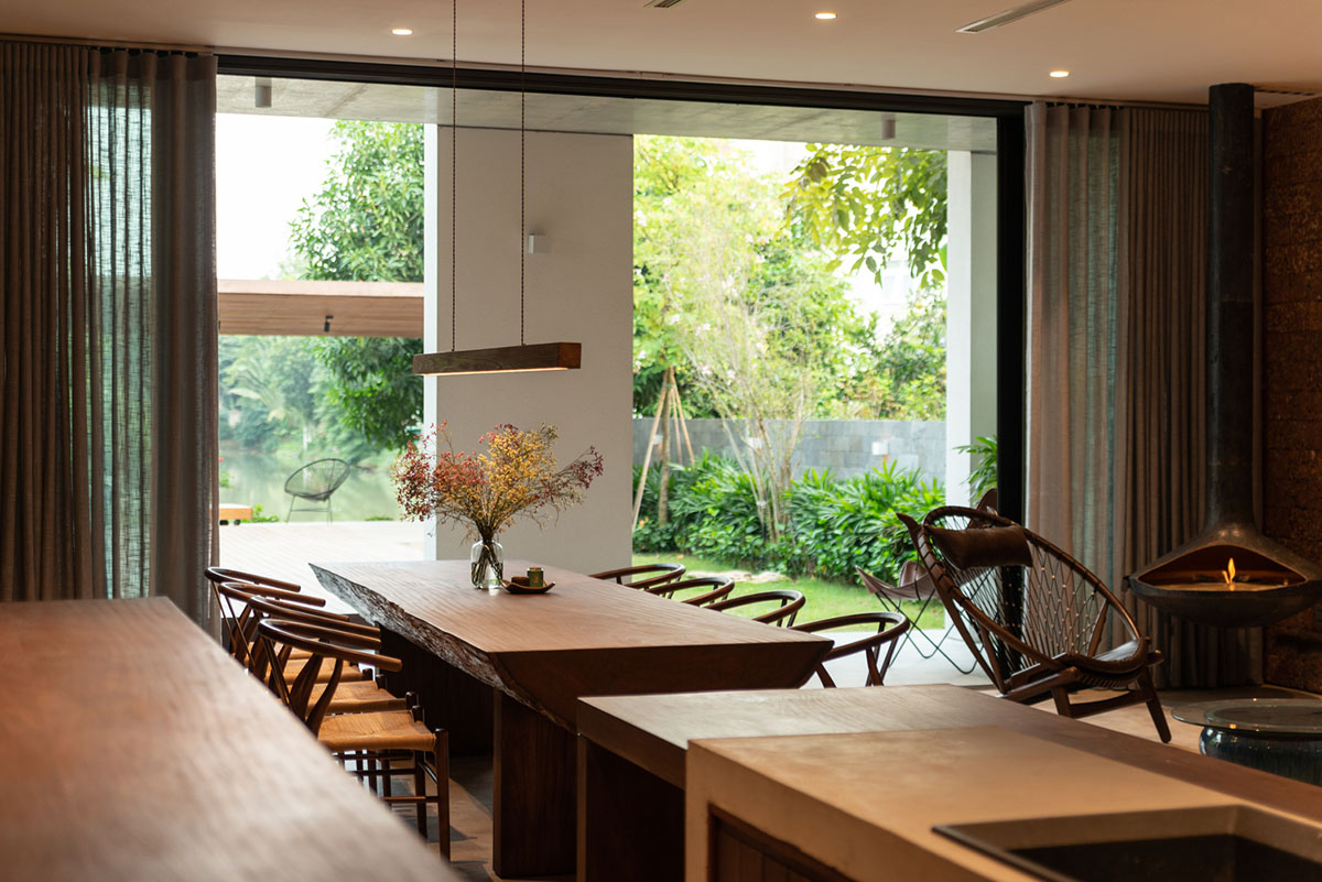 Nemo Studio's Vietnamese Villa AD8 brings tropical atmosphere inside with natural elements