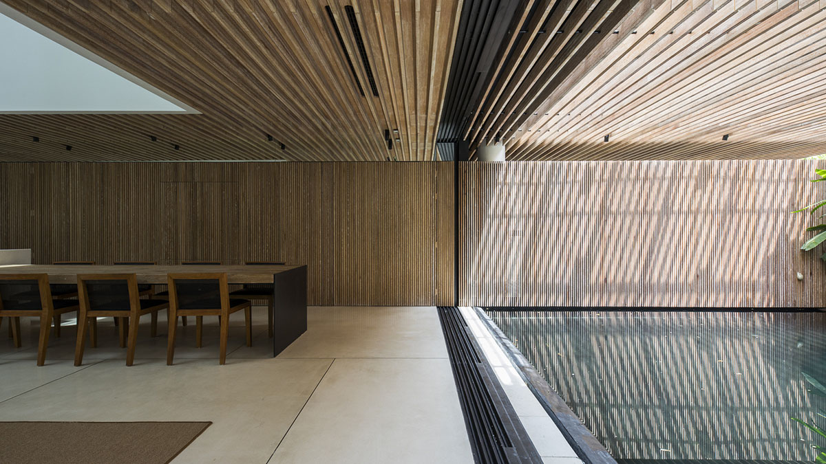 MIA Design Studio compensates the lack of green spaces of Vietnam with planted pop-up balconies