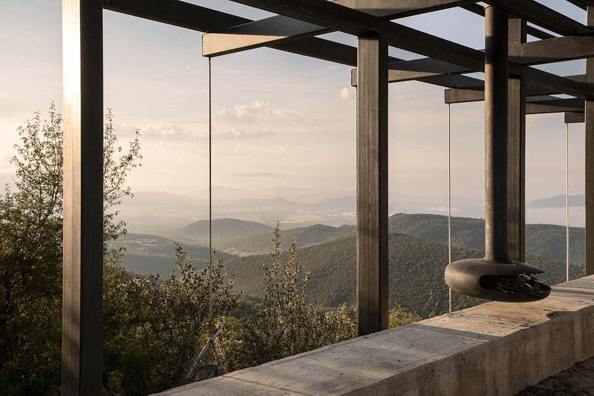 Espina Pavilion embraces structural and visual balance with minimal footprint on Mexican hills 