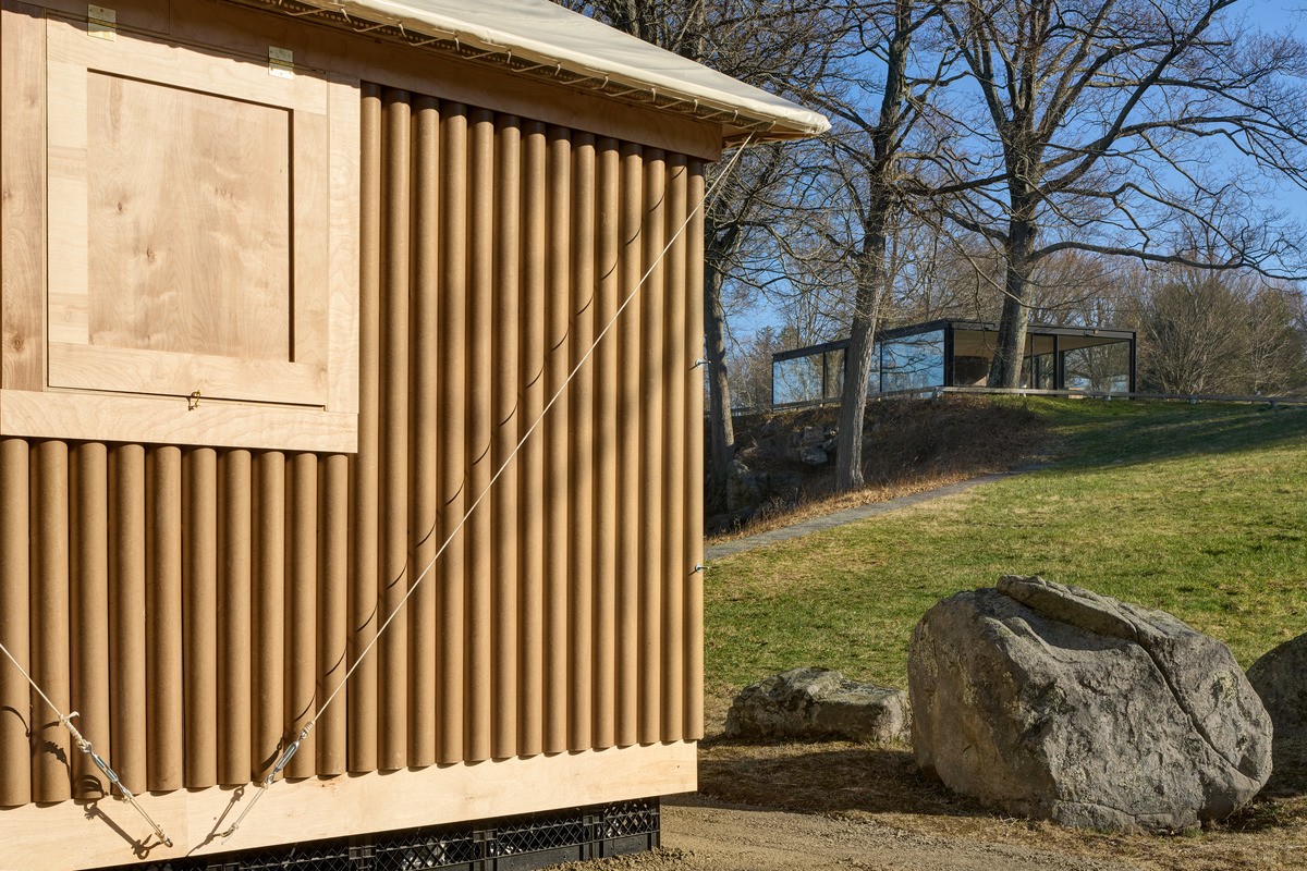 Shigeru Ban's Paper Log House Revealed at Philip Johnson's Glass House Venue