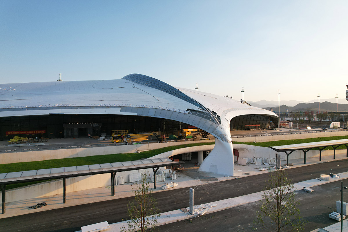 L'aéroport LIJ, semblable à un oiseau, construit par MAD, est presque terminé à Lishui, en Chine 