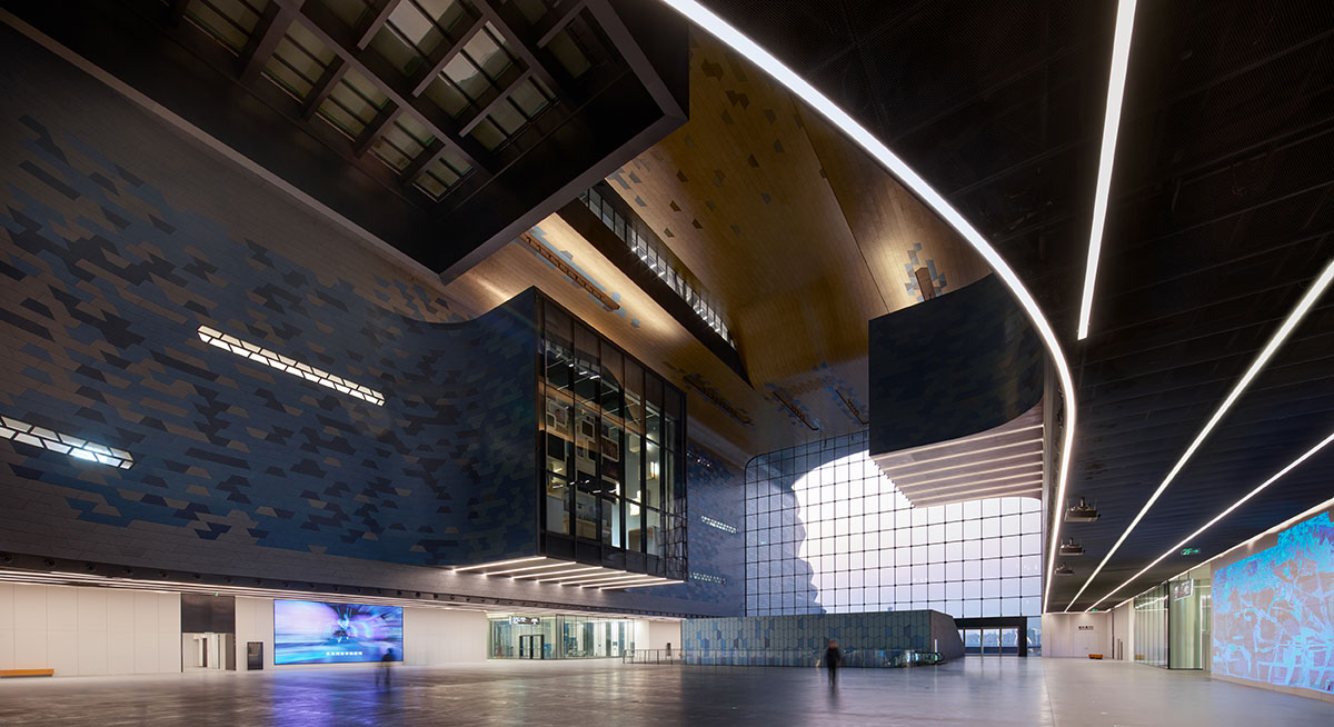 A spaceship-like science and technology museum by Zaha Hadid Architects opens in Shenzhen