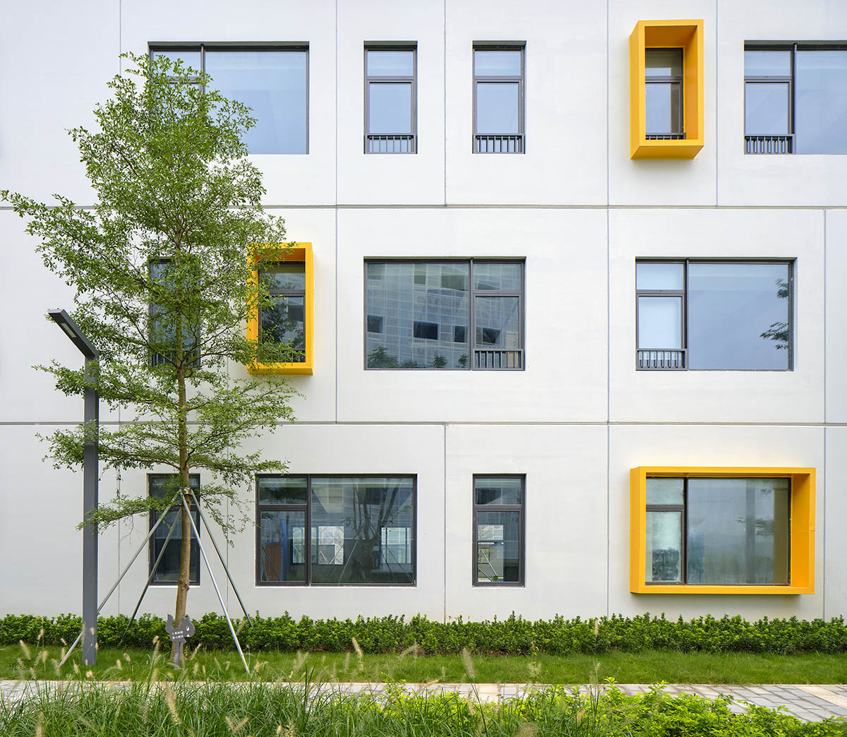 Crossboundaries completes colourful Jinlong prefab school in Shenzhen