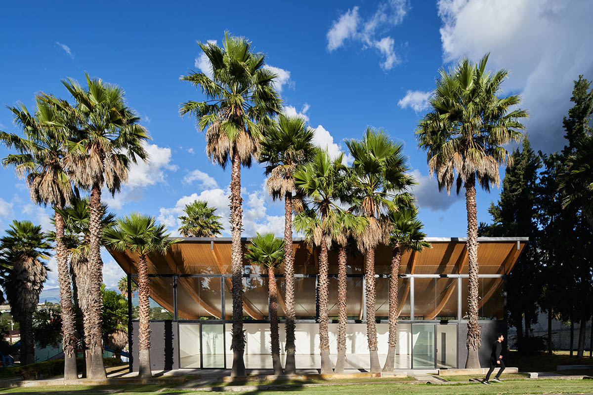 TEC Taller EC creates pavilion with concave wooden roof that becomes a façade in Ecuador