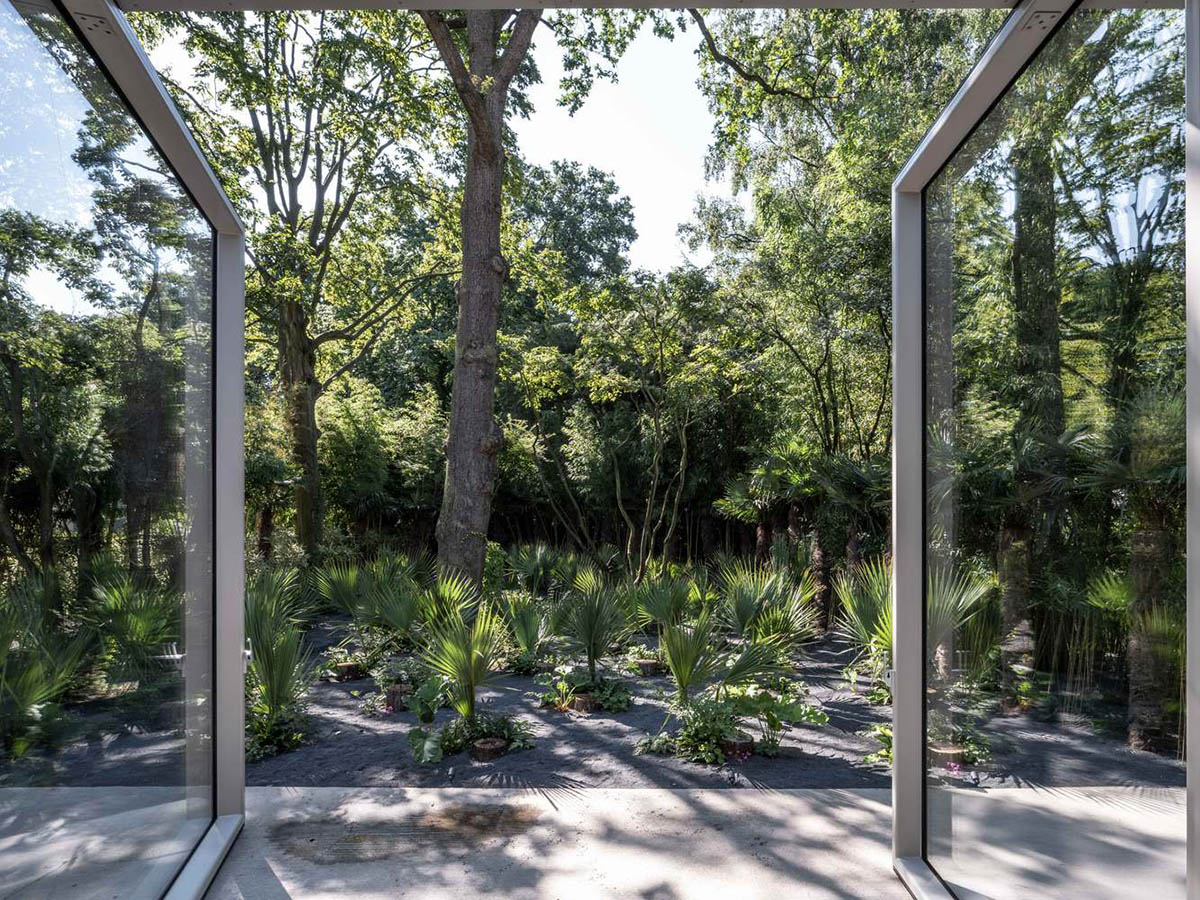 J. Mayer H completes 