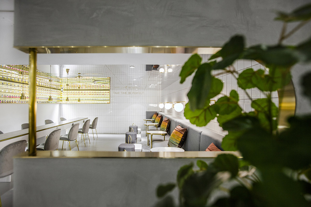 Towodesign uses metallic colors and golden pieces to create a retro atmosphere for this health store