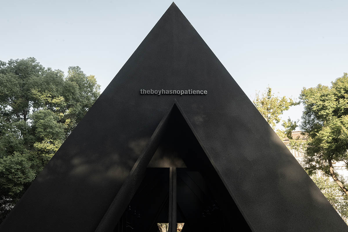 Black pop-up concept store by Fon Studio creates visual purity and minimalism in Shanghai