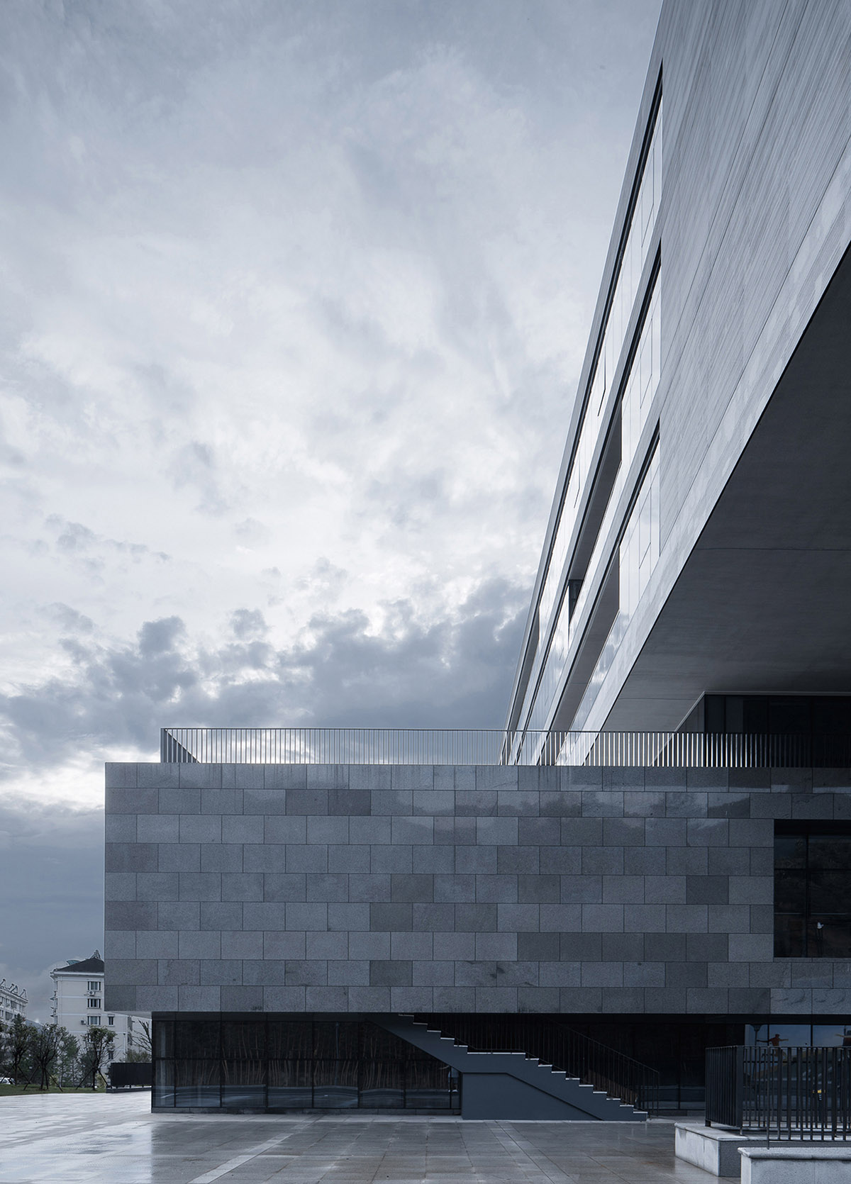 UAD completes office building with shifted platforms in Zhejiang