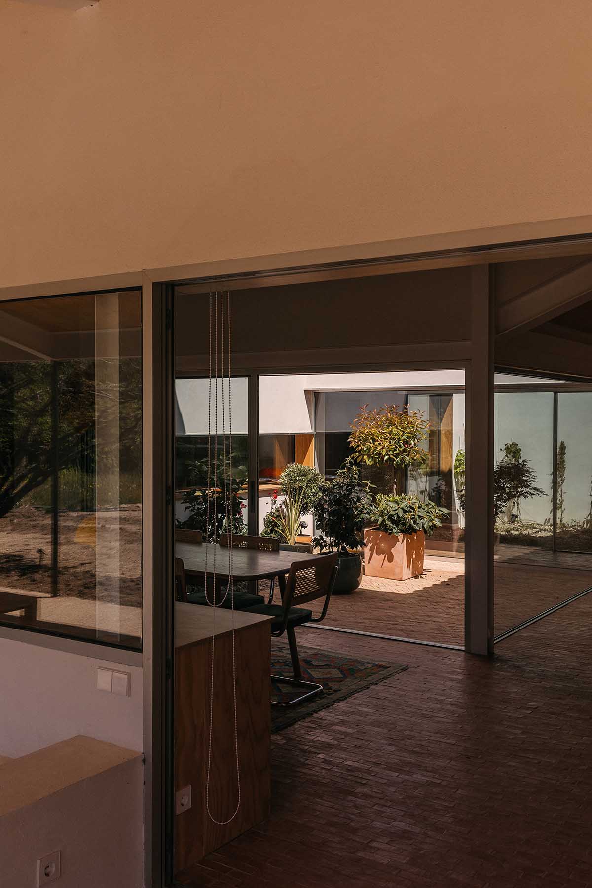 This house interacts with light and space, dimming to create a harmonious architectural experience