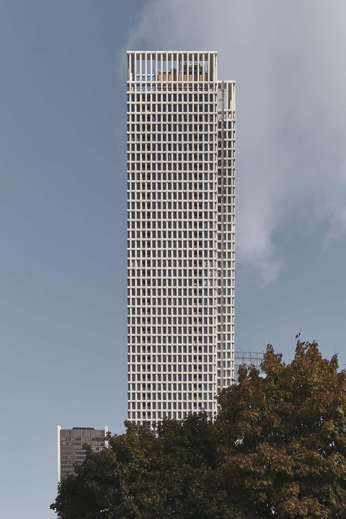 Chevalier Morales completes new high-rise with sculpted precast concrete panels in Montreal