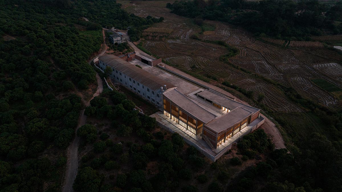 Staggered volumes define educational and cultural centre shaped around the pond in China