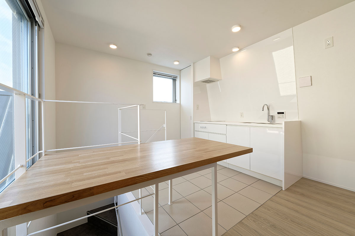 Ryuichi Sasaki Architecture built staircase-linked layered housing in Tokyo 