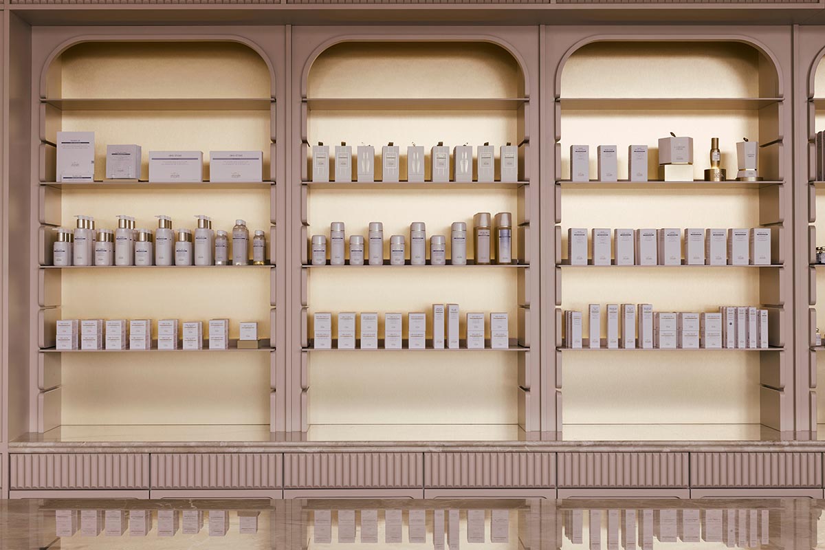 Odami enriches the interiors of a beauty shop with rounded, bevelled details, and pinkish hues