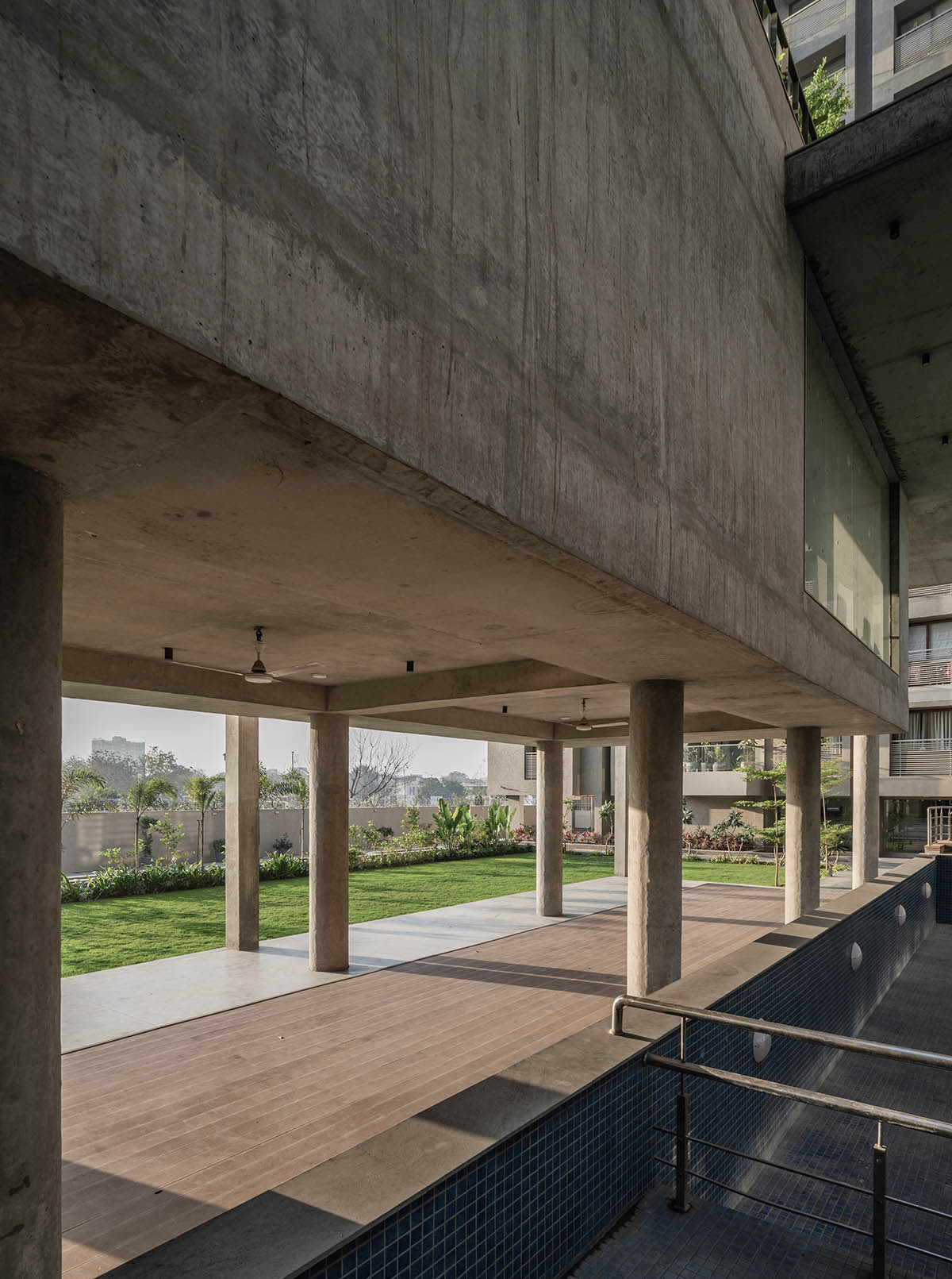 UA Lab creates concrete shell for community space in Ahmedabad