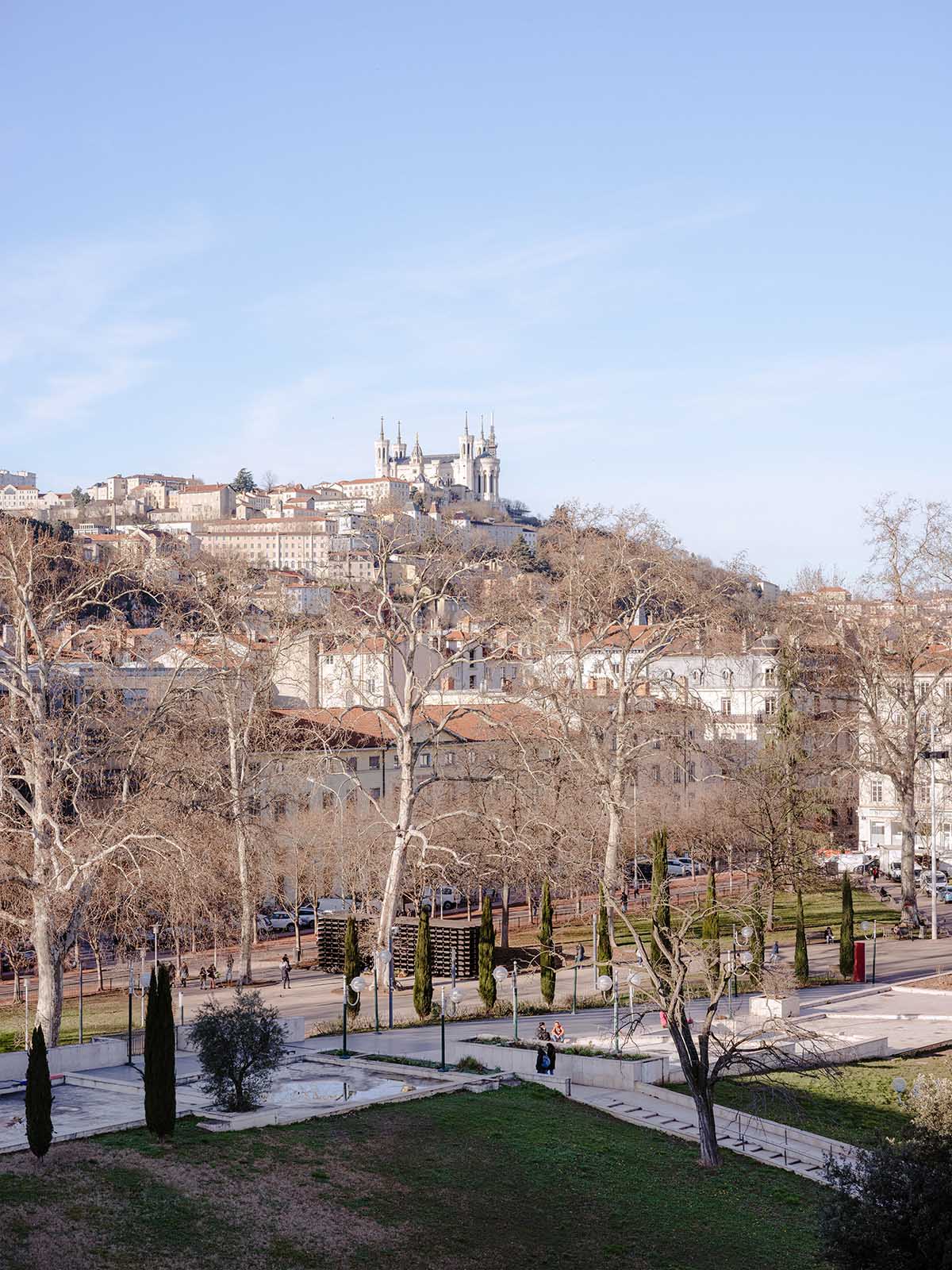 Blaising Borchardt Studio creates a monument for Holocaust remembrance, using interwoven steels