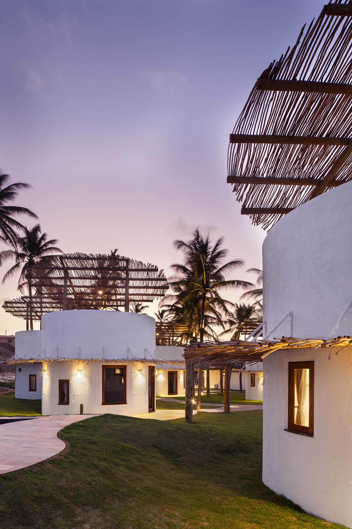 Lins Arquitetos Associados built village comprised of circular chalets overlooking coconut groves 
