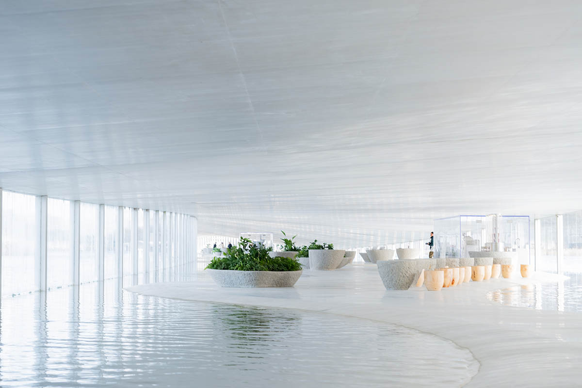 Junya Ishigami+Associates built one-kilometre-long museum on a manmade lake in China 