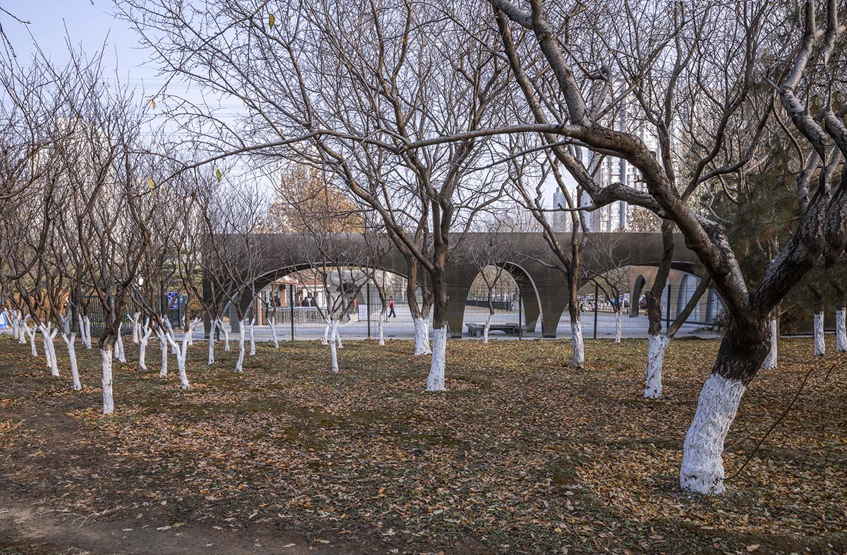 TEMP designs runner's station with stainless steel arcades in Beijing Olympic Forest Park