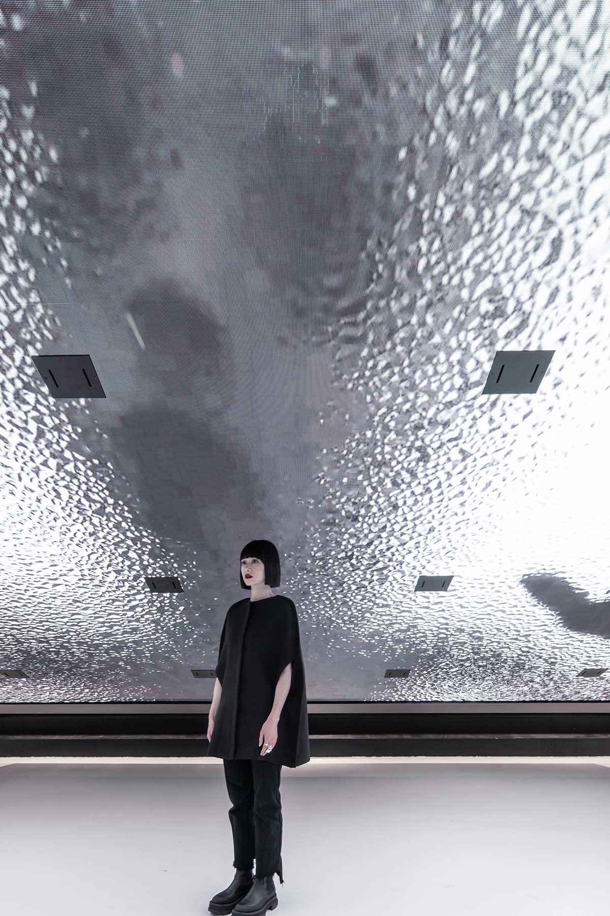 Various Associates integrates giant variable screens to interiors of fashion boutique in Chengdu