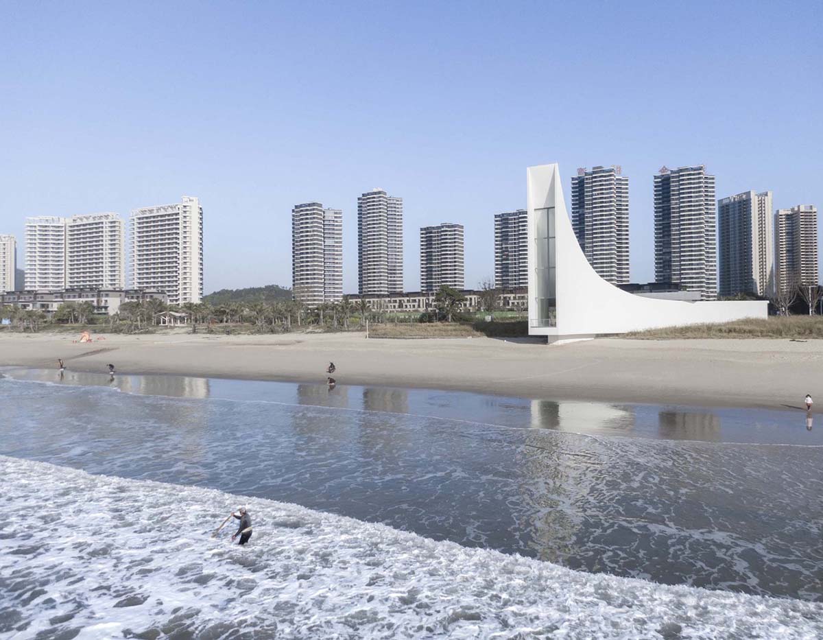 O-office Architects designs curvy chapel that opens up a vertical window to the seaside in Shanwei