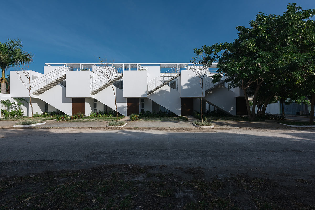 Intersection of staircases forms the facade of this multi-family building in M&eacute;xico