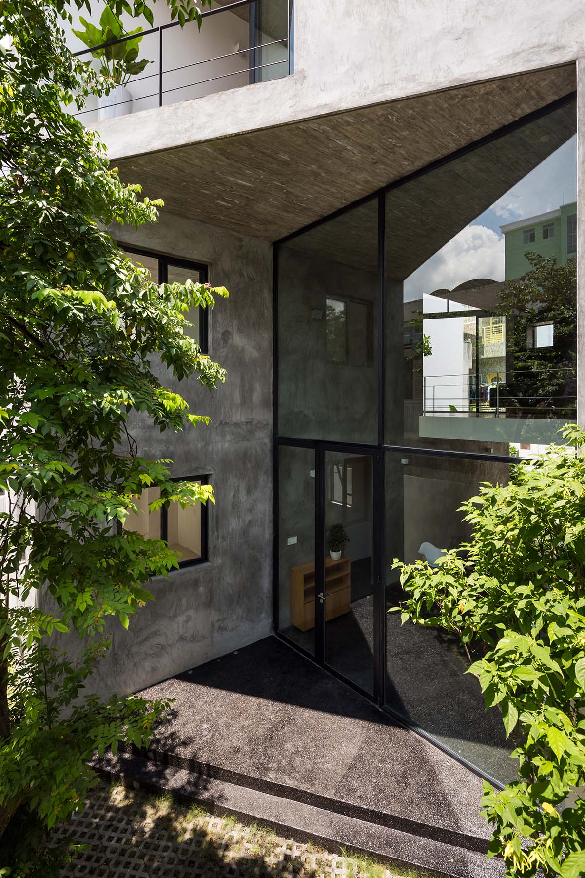 Sanuki Daisuke Architects' multifaceted concrete house features more open spaces in Vietnam